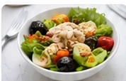 Plato con alimentos variados